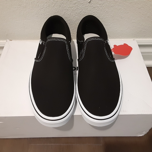 Vans - Picture 2 of 4